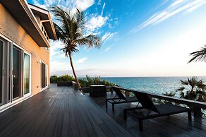 Island Escape: Secluded Beachfront Cottage With Pool