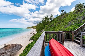 Island Escape: Secluded Beachfront Cottage With Pool