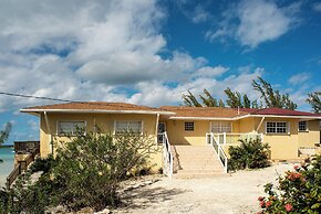 Banks Road Bliss: Luxury Estate With Pool