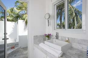 Dream Villa: Private Oasis Above Pink Sand Beach