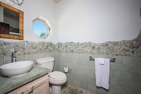 Caribbean Dream: Luxurious Villa With Private Beach Access