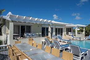 Caribbean Dream: Luxurious Villa With Private Beach Access