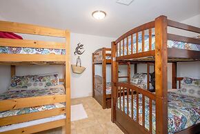 Caribbean Dream: Luxurious Villa With Private Beach Access