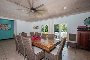 Caribbean Dream: Luxurious Villa With Private Beach Access