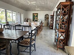 Shangri-La Serenity: Beach Villa With Views