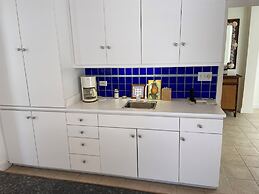 Coastal Charm: Newly Renovated Historic Cottage On The Beach