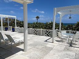 Coastal Charm: Newly Renovated Historic Cottage On The Beach