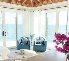Seaside Serenity: Elegant Beachfront Escape
