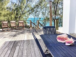 Seaside Serenity: Elegant Beachfront Escape