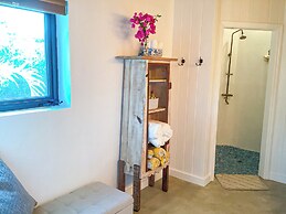 Seaside Serenity: Elegant Beachfront Escape