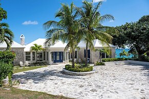 Waterfront Wonder: Cottage With Stunning Views