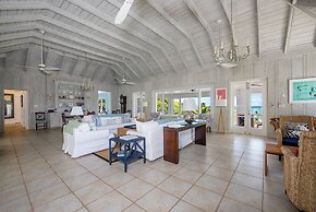 Waterfront Wonder: Cottage With Stunning Views