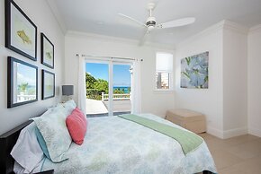 Waterfront Wonder: Cottage With Stunning Views