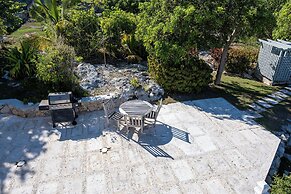 Waterfront Wonder: Cottage With Stunning Views