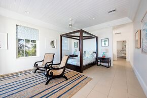 Waterfront Wonder: Cottage With Stunning Views