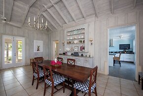 Waterfront Wonder: Cottage With Stunning Views