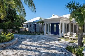 Waterfront Wonder: Cottage With Stunning Views