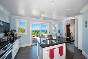 Waterfront Wonder: Cottage With Stunning Views