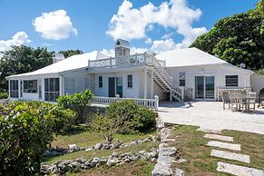 Waterfront Wonder: Cottage With Stunning Views