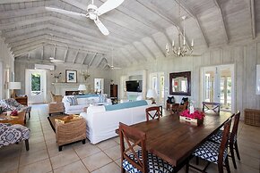 Waterfront Wonder: Cottage With Stunning Views