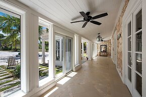 Waterfront Wonder: Cottage With Stunning Views