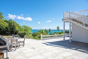 Waterfront Wonder: Cottage With Stunning Views