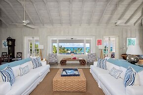 Waterfront Wonder: Cottage With Stunning Views