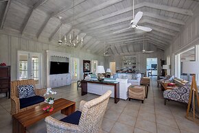 Waterfront Wonder: Cottage With Stunning Views