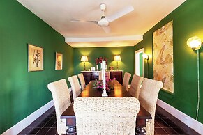 Tropical Bliss: Secluded Island Cottage