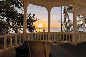 Tropical Bliss: Secluded Island Cottage