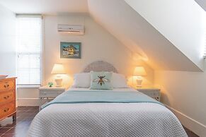 Tropical Bliss: Secluded Island Cottage