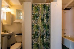 Tropical Bliss: Secluded Island Cottage