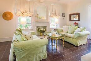 Tropical Bliss: Secluded Island Cottage