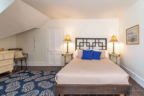 Captain'S Quarters: Restored Waterfront Home With Sunset Views