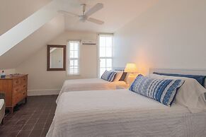 Captain'S Quarters: Restored Waterfront Home With Sunset Views