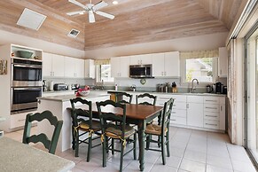 Windermere Paradise: Luxurious Estate With Amenities