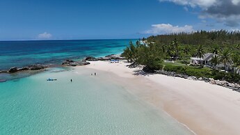 Coastal Haven: Newly Renovated Beachfront Cottage With Pool