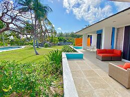 Coastal Haven: Newly Renovated Beachfront Cottage With Pool