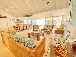 Coastal Haven: Newly Renovated Beachfront Cottage With Pool