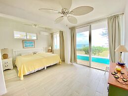 Coastal Haven: Newly Renovated Beachfront Cottage With Pool