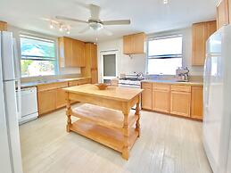 Coastal Haven: Newly Renovated Beachfront Cottage With Pool