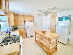 Coastal Haven: Newly Renovated Beachfront Cottage With Pool