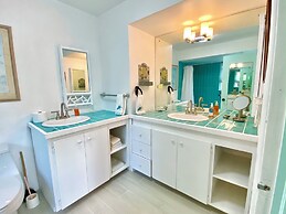 Coastal Haven: Newly Renovated Beachfront Cottage With Pool