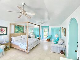 Coastal Haven: Newly Renovated Beachfront Cottage With Pool