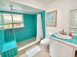 Coastal Haven: Newly Renovated Beachfront Cottage With Pool