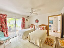 Coastal Haven: Newly Renovated Beachfront Cottage With Pool