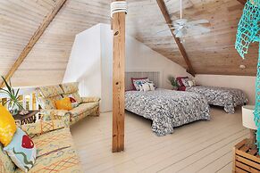 Poponi Cottage Paradise: Pink Sand Retreat