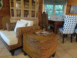 Poponi Cottage Paradise: Pink Sand Retreat