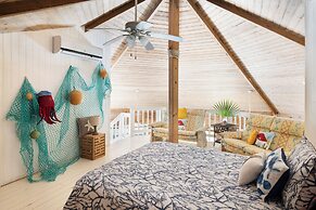 Poponi Cottage Paradise: Pink Sand Retreat