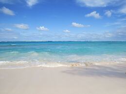 Poponi Cottage Paradise: Pink Sand Retreat